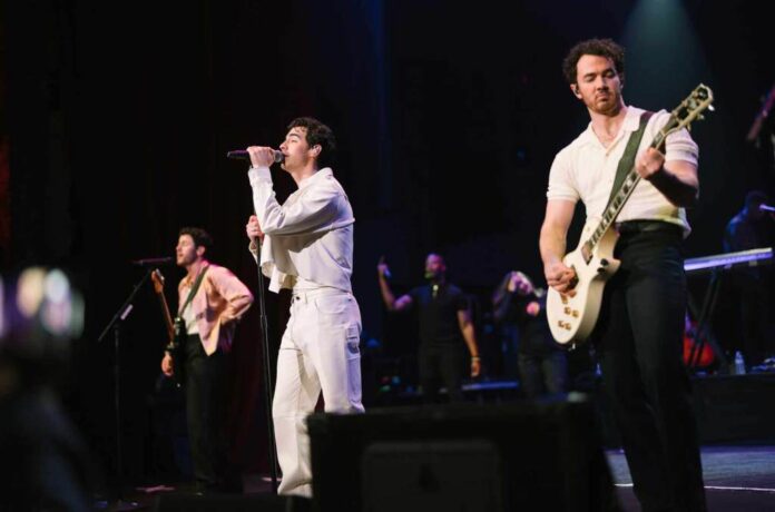 02-Jonas-Brothers-@-The-Theatre-at-Ace-Hote-cr-cynthiaparkhurst-billboard-1548.jpg