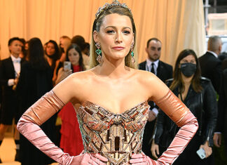 Blake Lively Jumps Museum Rope To Fix Dress On Display: Video – Hollywood Life