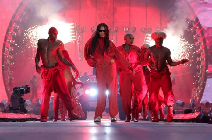 blue-ivy-beyonce-tour-billboard-1548.jpg