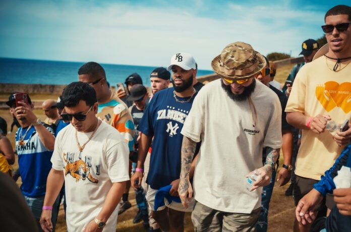 farruko-march-for-jesus-press-credit-eddy-bonilla-2023-billboard-1548.jpg