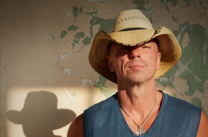 kenny-chesney-press-cr-danny-clinch-2022-billboard-1548.jpg