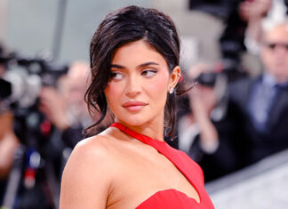 Kylie Jenner Had Boob Job At 19, She Confirms On ‘Kardashians’ – Hollywood Life
