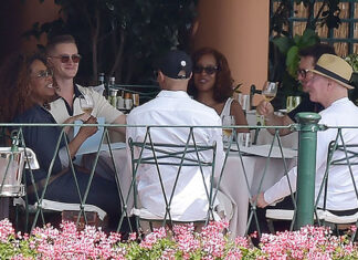 Oprah Winfrey & Gayle King Lunch In Portofino: Photos – Hollywood Life