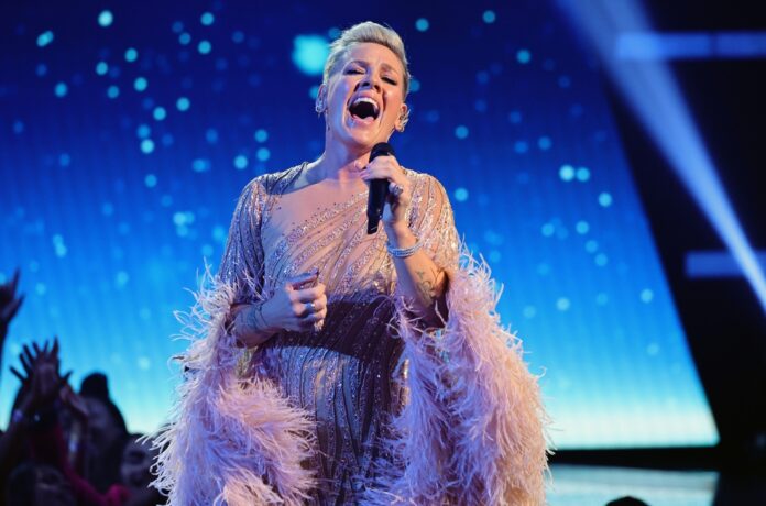 pink-amas-performance-2022-billboard-1548.jpg