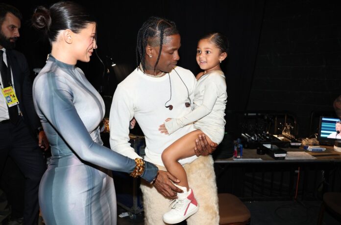 travis-scott-stormi-bbmas-2022-billboard-1548.jpg