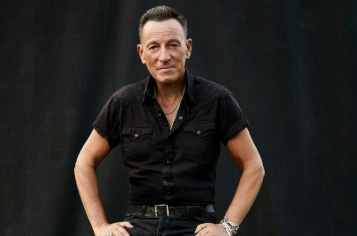 01-bruce-springsteen-press-2022-cr-danny-clinch-billboard-1548.jpg