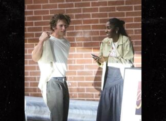 'The Bear' Stars Jeremy Allen White and Ayo Edebiri Grab Dinner In Beverly Hills