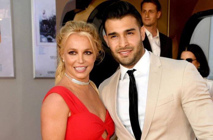Britney-Spears-and-Sam-Asghari-2019-billboard-espanol-1548.jpg
