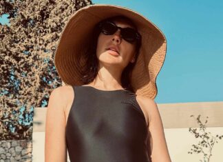 Gal Gadot Models One-Piece Swimsuit While Hanging by the Pool: Photos