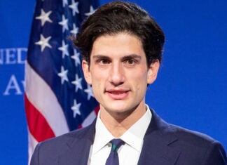 Jack Schlossberg Goes Shirtless For Swim With Mom To Honor JFK – Hollywood Life