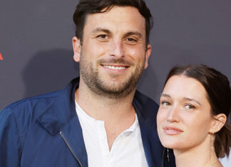 Jade Roper Reveals She’s Experiencing A ‘Missed Miscarriage’ – Hollywood Life