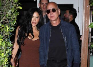 Jeff Bezos and Lauren Sánchez Hold Hands After Dinner with Friends