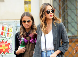 Jessica Alba Rocks White Crop Top While With Daughter Honor – Hollywood Life