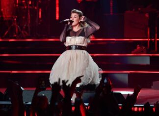 Kelly Clarkson Duets With Daughter, Dances With Son at Las Vegas Residency Show
