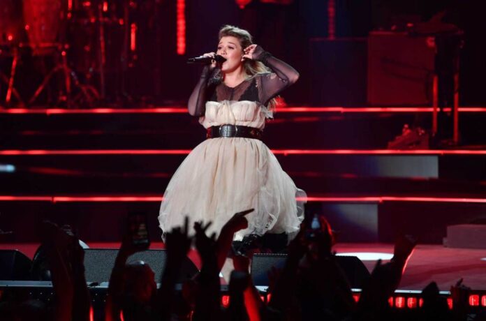 Kelly-Clarkson-las-vegas-july-2023-billboard-1548.jpg