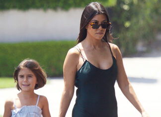 Pregnant Kourtney Kardashian & Penelope Disick In Malibu: Photos – Hollywood Life