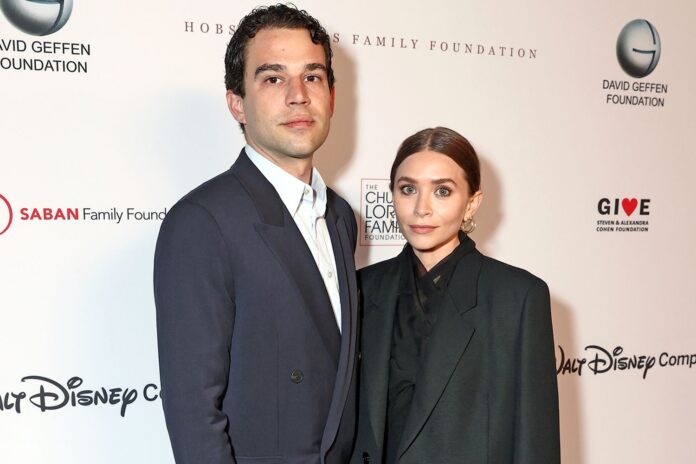 Louis-Eisner-and-Ashley-Olsen-01-010423-7c2f8c8efae54205935d1471141329a8.jpg