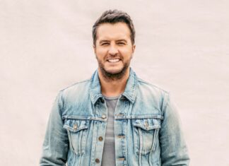 Luke Bryan Powers Through Illness, Brings Slate of Party Anthems to Sold-Out Nashville Arena Show