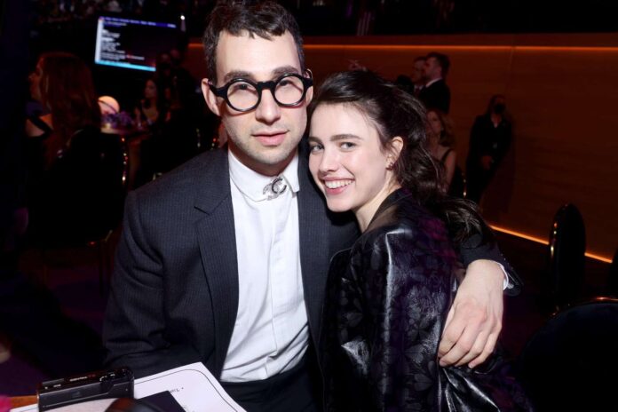 Margaret-Qualley-Jack-Antonoff-e57db9a2734d489abf14800f0e15068d.jpg