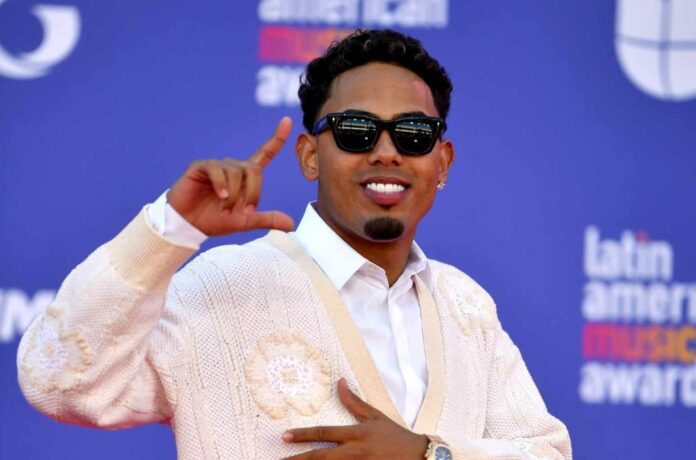 Myke-Towers-2023-latin-ama-billboard-1548.jpg
