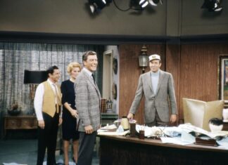Mary Tyler Moore’s ‘conflict’ with ‘Dick Van Dyke Show’ co-stars revealed