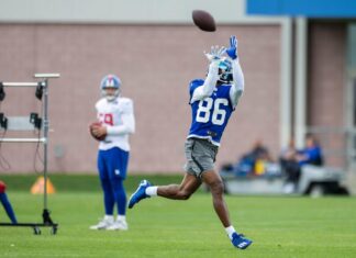 Giants’ Darius Slayton catches flea flicker during busy practice