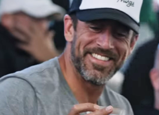 Aaron Rodgers Baffled By Wild Goldfish Magic Trick At Jets Training Camp