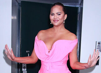 Chrissy Teigen Goes Topless For Mammogram & Breast Ultrasound: Photo – Hollywood Life