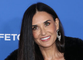 Demi Moore Slays in Green Bikini On Yacht In Greece: Photos – Hollywood Life