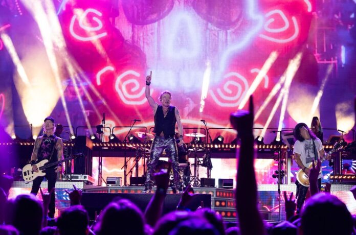 guns-n-roses-2023-NJ-cr-Guilherme-Neto-billboard-1548.jpg