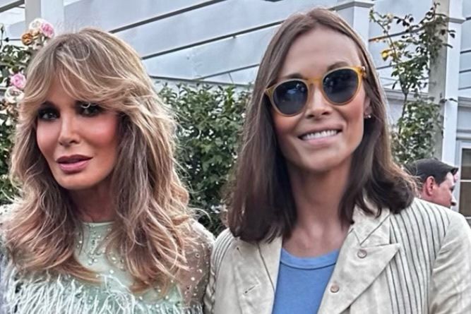 jacklyn-smith-kate-jackson-080223-tout-c1734dcb28cb4dde8f408e739ce26c1f.jpg