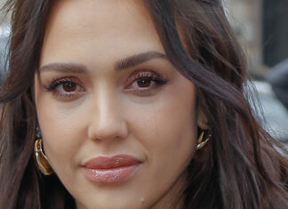 Jessica Alba Uses A Mascara Primer On Her Brows & You Can Shop It Here – Hollywood Life