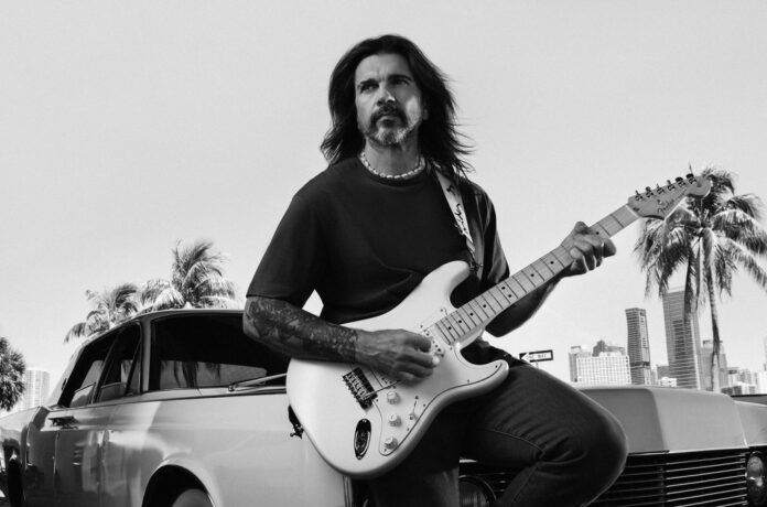 juanes-x-fender-press-2023-billboard-1548.jpg