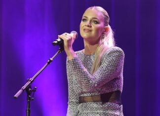 Kelsea Ballerini and the Public/Private Discomfort Of Drawing From Personal Issues