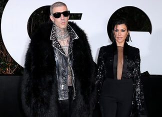 Kourtney Kardashian & Travis Barker Enjoy Babymoon At Beach: Photos – Hollywood Life