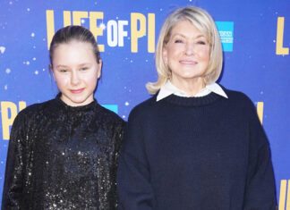 Martha Stewart & Granddaughter Jude Enjoy Supermoon: Photo – Hollywood Life