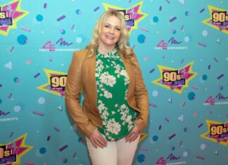 Melissa Joan Hart Recalls Taking Teary Eyed Photo With Britney Spears – Billboard