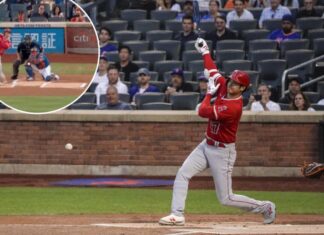 Shohei Ohtani breaks light in Citi Field video board with 107-mph foul ball