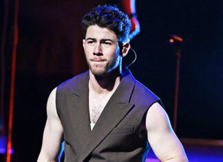 Nick Jonas Falls In Boston During Performance: Watch – Hollywood Life