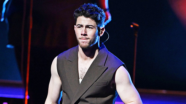 nick-jonas-falls-mid-fall-while-performing-ss-ftr.jpg
