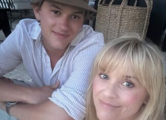 Reese Witherspoon Shares Selfies with Sons as They Soak Up End of Summer