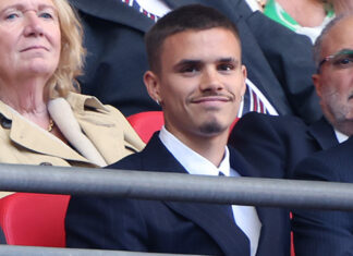 David Beckham’s Son Romeo Rocks Shaved Eyebrows & Head Like Dad: Photo – Hollywood Life