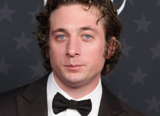 Jeremy Allen White Kisses Ashley Moore Amid Addison Timlin Divorce