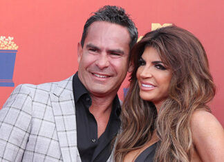 Teresa Giudice Wows In Orange Bikini & Kisses Luis Ruelas In Italy – Hollywood Life