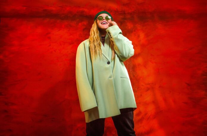 tones-and-i-credit-giulia-mcgauran-2022-billboard-1548.jpg