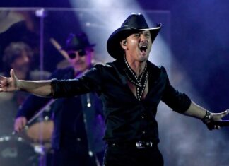 Tim McGraw speaks out on concertgoers throwing things at shows