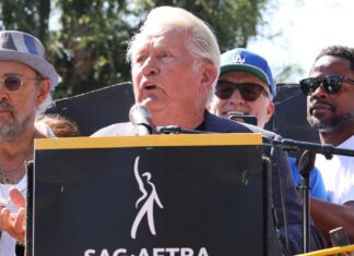 Martin Sheen delivers rousing speech on picket line alongside ‘West Wing’ cast
