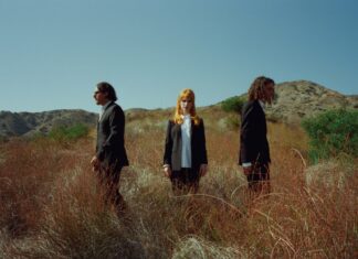 Paramore Celebrates 14th Anniversary of ‘Brand New Eyes’ — by Cutting Out Ex-Members From Group Photo