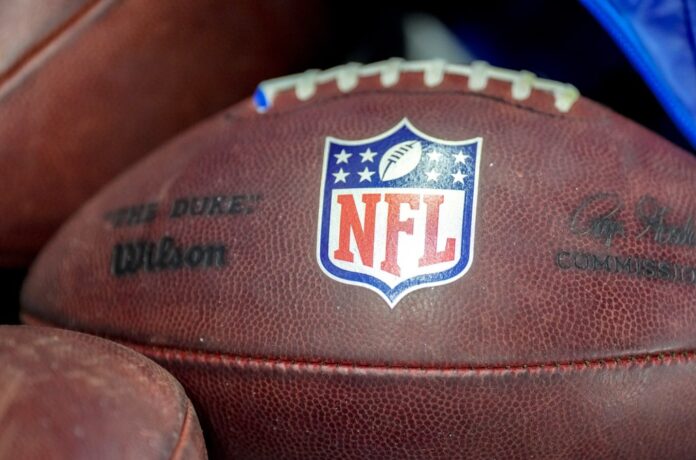 Abercrombie-x-NFL-billboard-1548.jpg