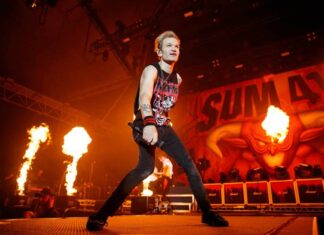 Sum 41’s Deryck Whibley Gives Health Update After Scary Pneumonia Hospitalization: ‘Not Out of the Woods Yet’